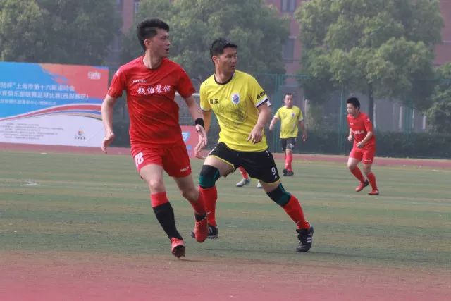 世界杯夺冠两周年，安东内拉晒梅西和金杯同框照